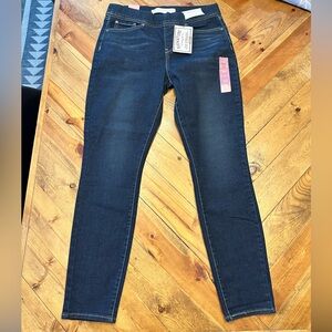 Levi Strauss Signature Contouring Totally Shaping Pull on Skinny Brand new w/tag